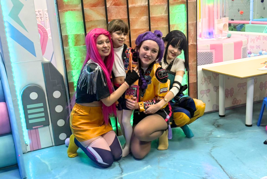 Kpop Rumi, Zoey Si Mira